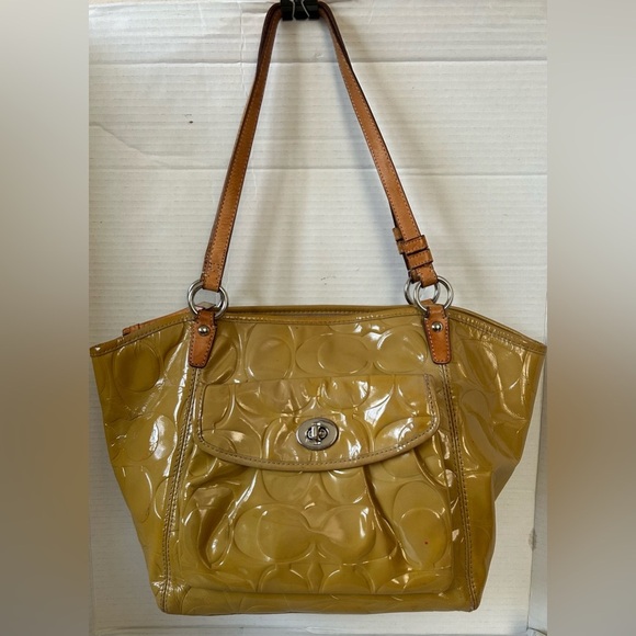Coach Handbags - VINTAGE SIGNATURE COACH EMBOSSED PATENT LEATHER LEAH SHOULDER BAG
